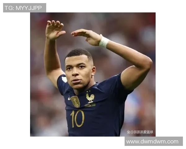 17号足球明星展现艺术才华绘画作品引发球迷热议与赞赏