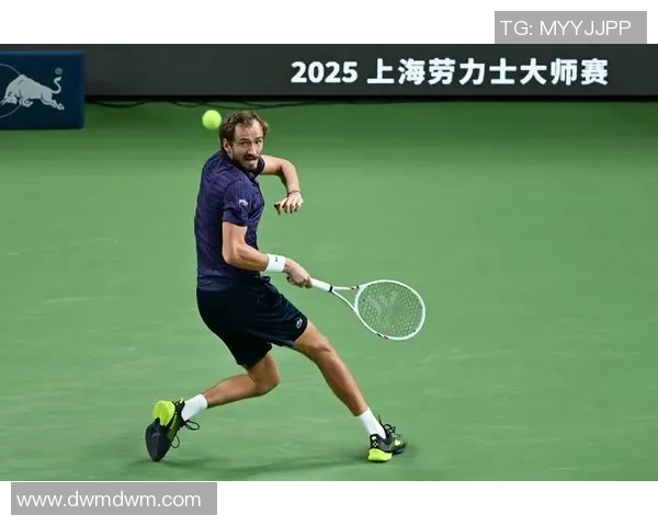 上海网球队反击策略揭秘:深度解析网球战术与训练方法